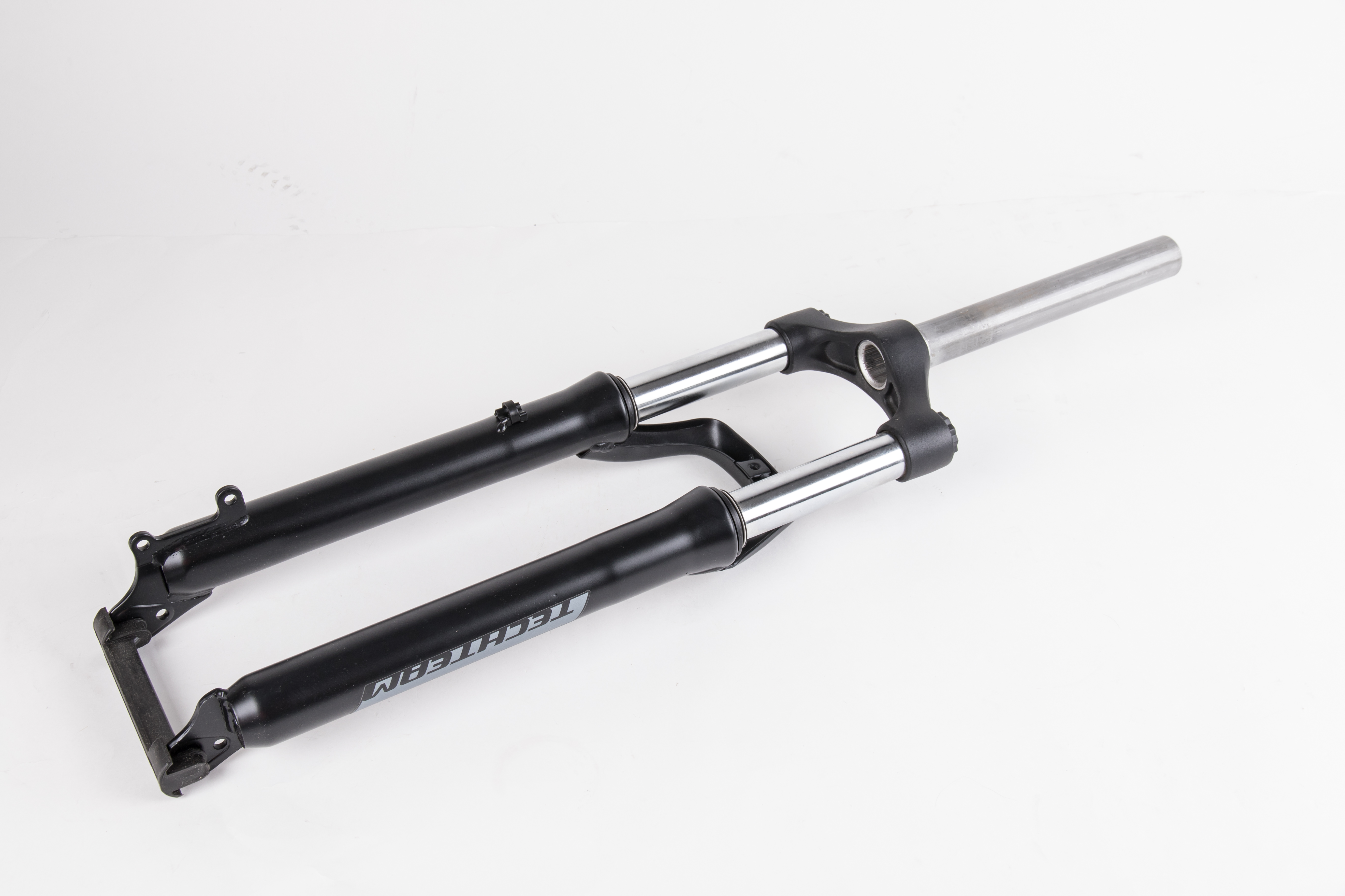 Вилка аморт., Easing  ES-245-2 26 шток1 1/8, под диск. тормоз, ход 100 мм, алюм., корона 1/6 ES-245-