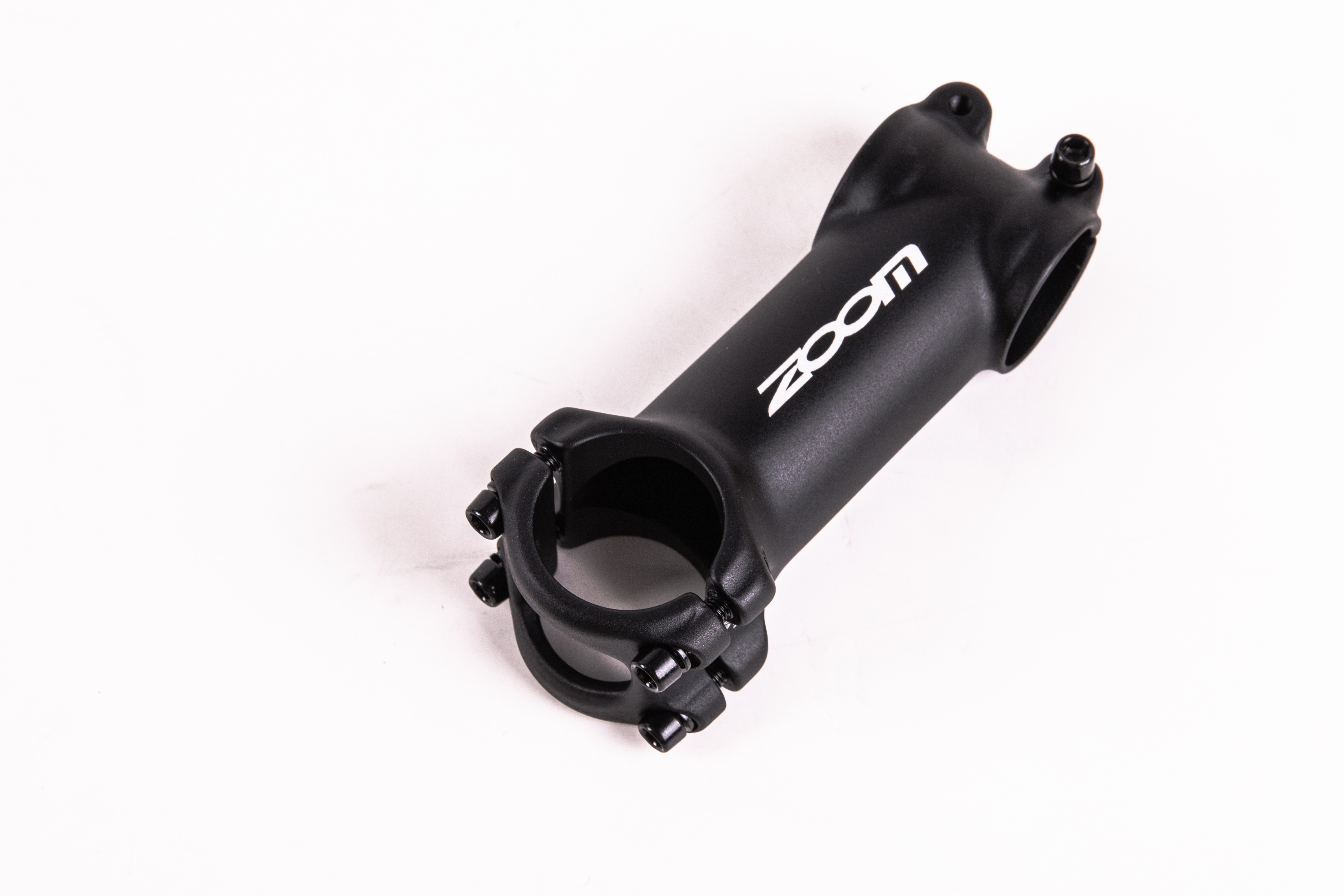 Вынос ZOOM 1 1/8, угол /-6, зажим 31,8мм, длина 90 мм ZOOM