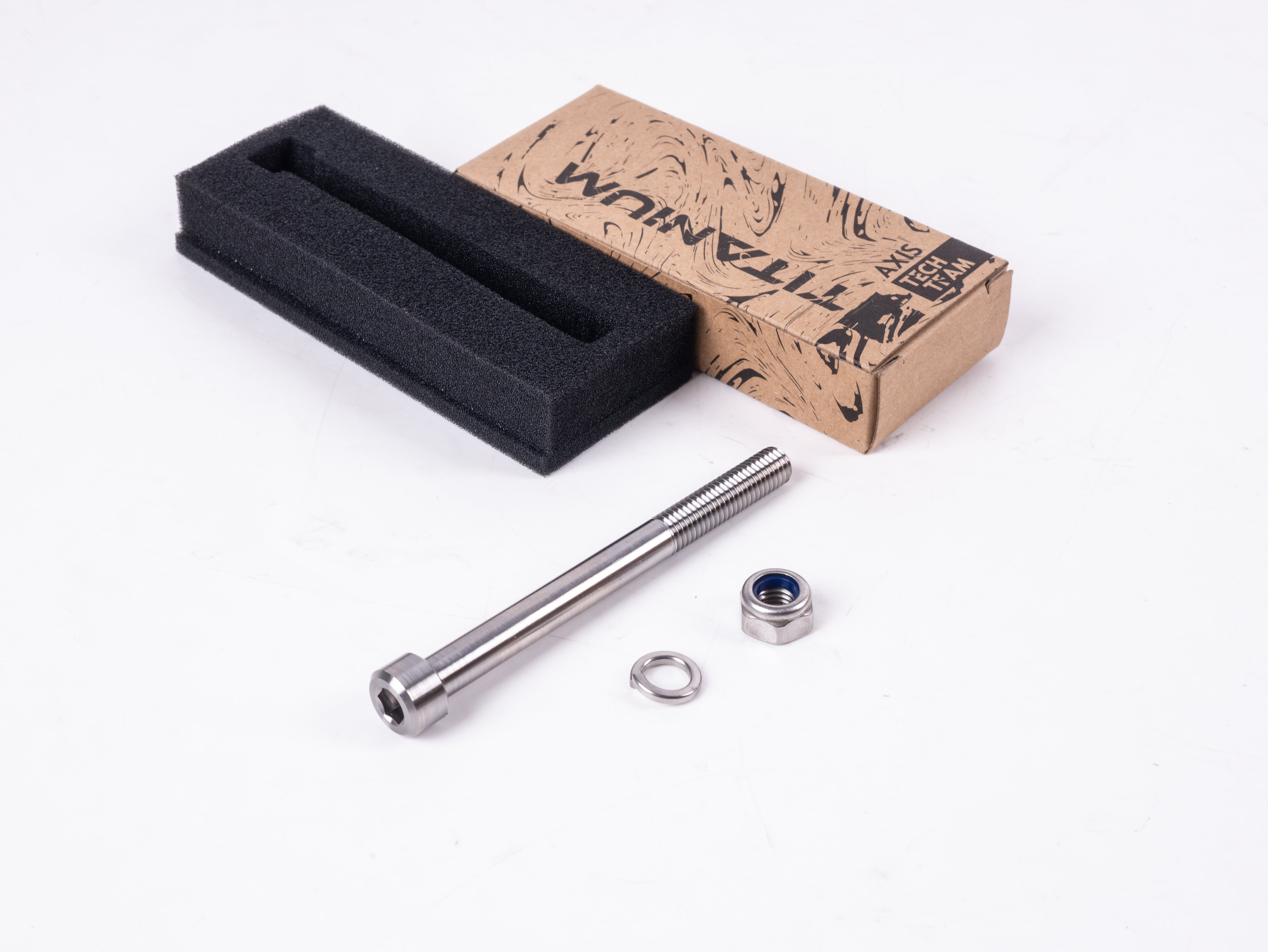 Болт М8х90 из титана  с гайкой и гровером