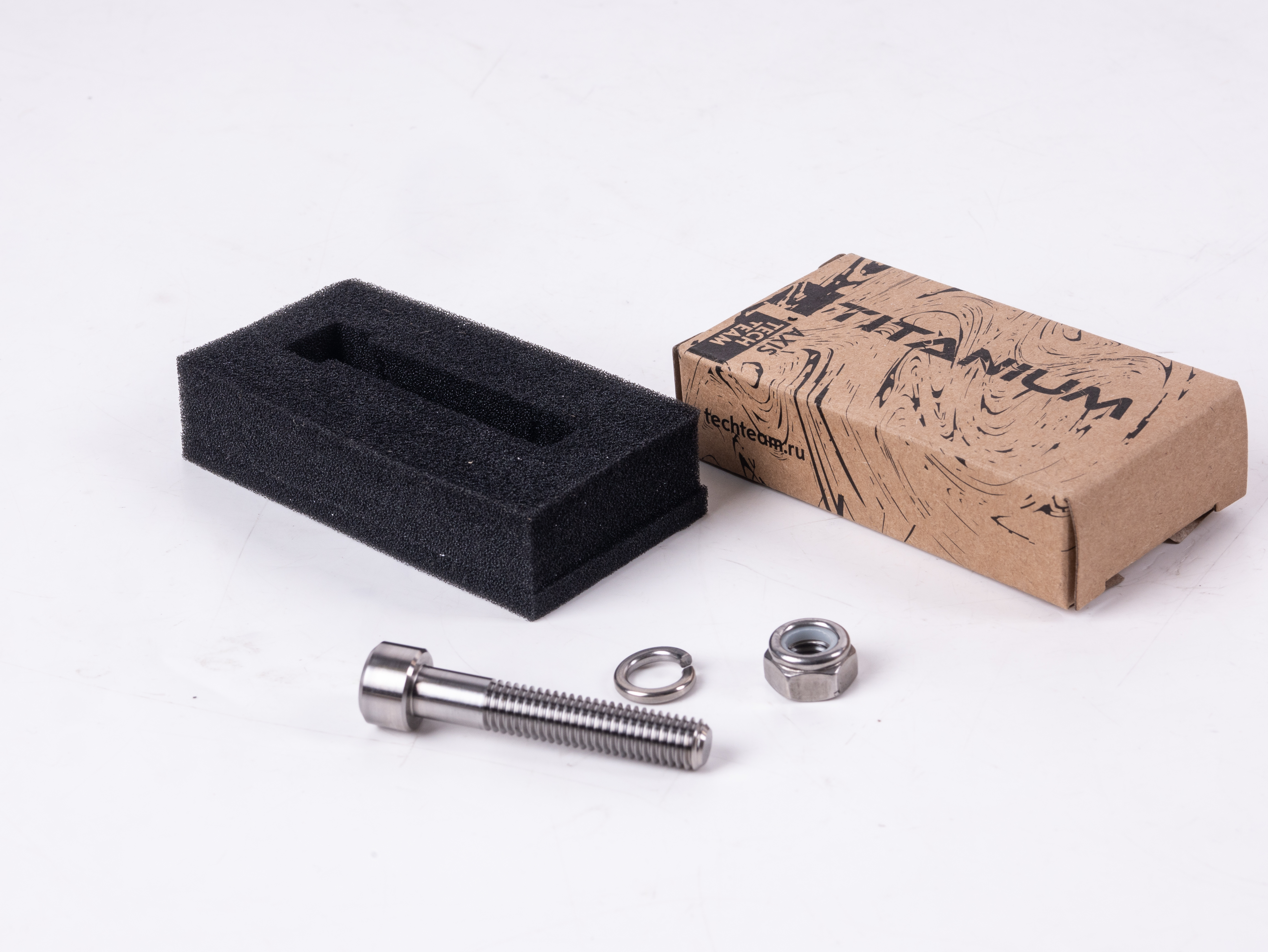 Болт М8х45 из титана  с гайкой и гровером