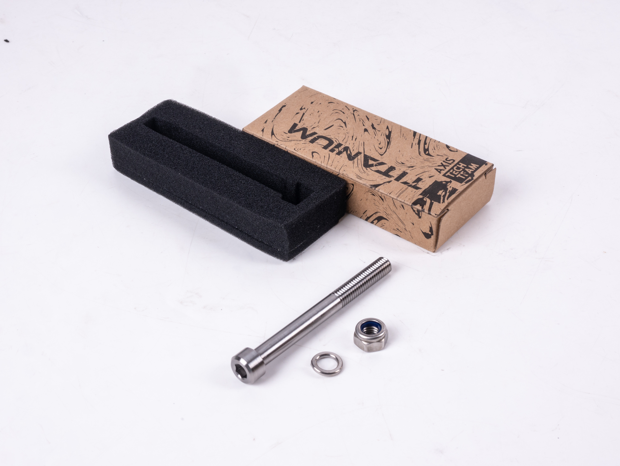 Болт М8х80 из титана  с гайкой и гровером